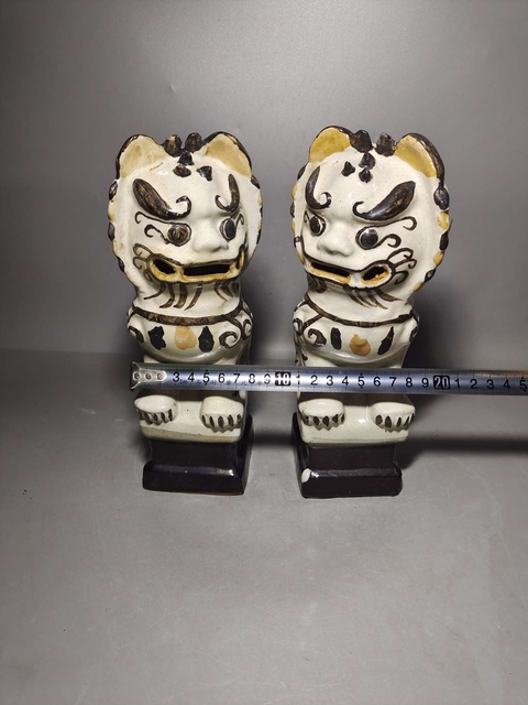 古玩陶瓷磁州窯獅子香插拍賣,當前價格900元