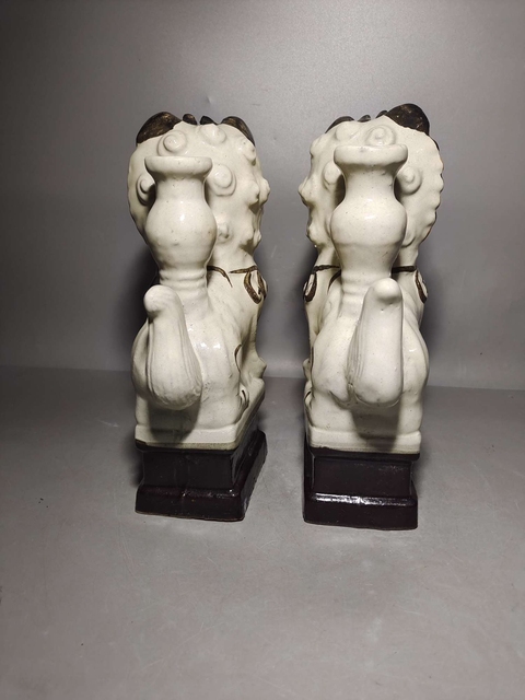 古玩陶瓷磁州窯獅子香插拍賣,當前價格900元