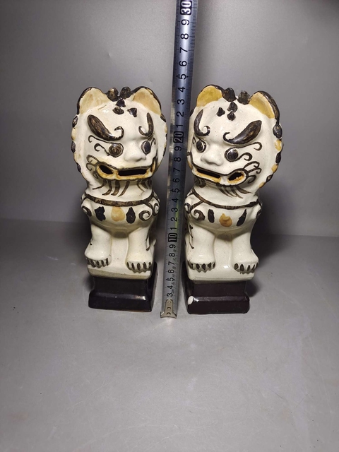 古玩陶瓷磁州窯獅子香插拍賣,當前價格900元