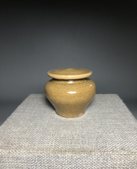 古玩陶瓷龍泉青瓷黃釉蓋罐真品鑒賞圖