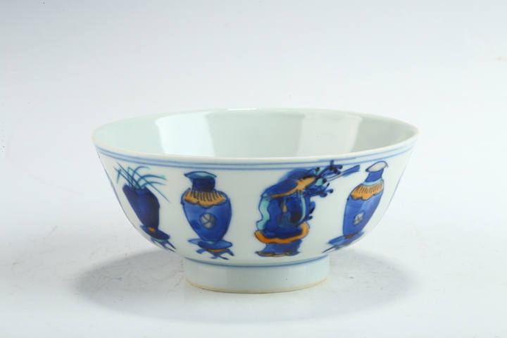 古玩陶瓷清晚·青花加彩博古紋碗真品鑒賞圖