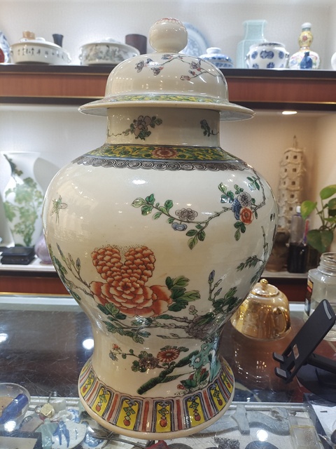 古玩陶瓷五彩洞石牡丹花鳥紋將軍罐真品鑒賞圖