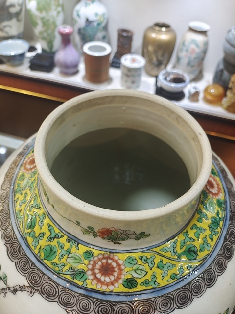 古玩陶瓷五彩洞石牡丹花鳥紋將軍罐真品鑒賞圖