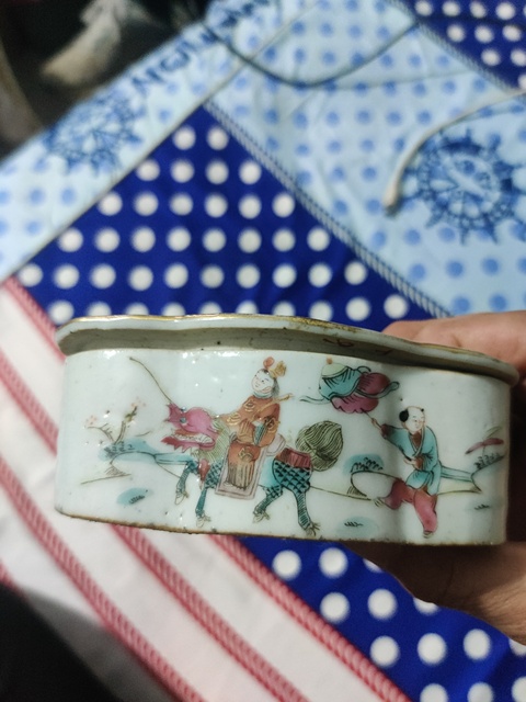 古玩陶瓷粉彩麒麟送子圖刨花缸真品鑒賞圖