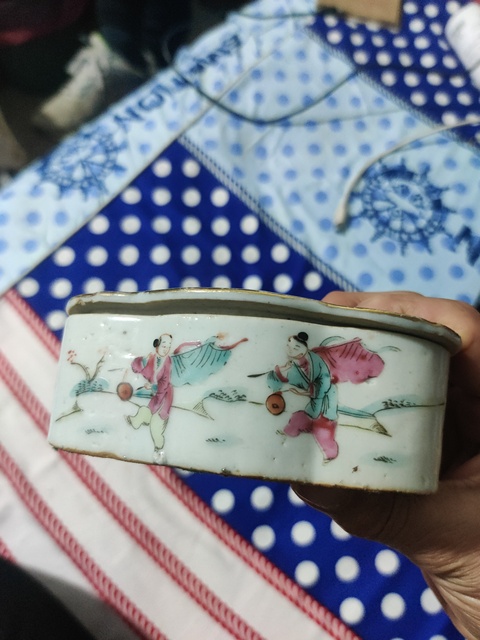古玩陶瓷粉彩麒麟送子圖刨花缸真品鑒賞圖