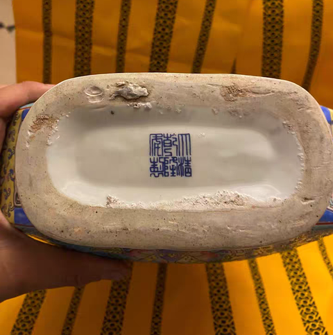 古玩陶瓷粉彩抱月瓶真品鑒賞圖