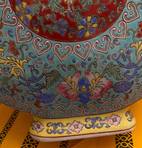 古玩陶瓷粉彩抱月瓶真品鑒賞圖