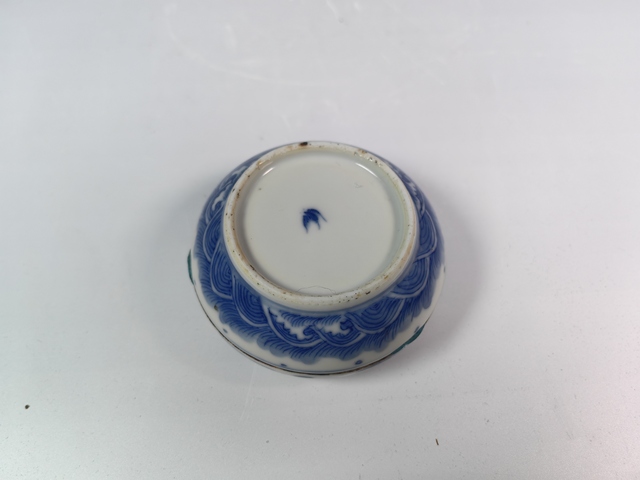 古玩陶瓷清晚龍趕珠紋青花印泥盒真品鑒賞圖
