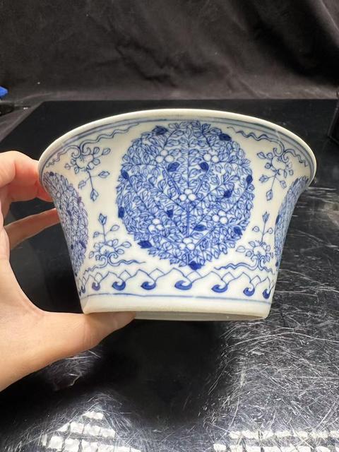 古玩陶瓷線描團花紋馬蹄碗真品鑒賞圖