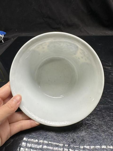 古玩陶瓷線描團花紋馬蹄碗真品鑒賞圖