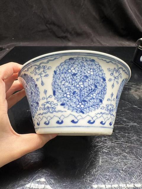 古玩陶瓷線描團花紋馬蹄碗真品鑒賞圖