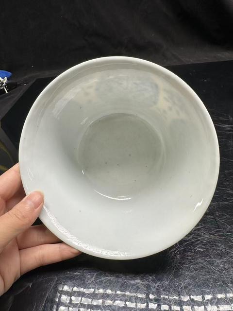 古玩陶瓷線描團花紋馬蹄碗真品鑒賞圖