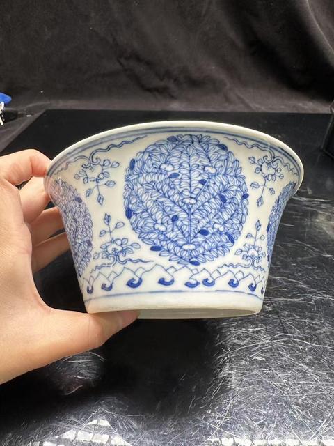 古玩陶瓷線描團花紋馬蹄碗真品鑒賞圖