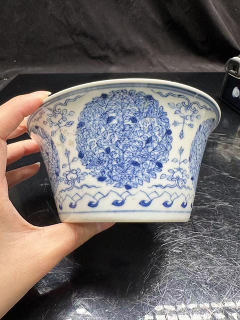 古玩陶瓷線描團花紋馬蹄碗真品鑒賞圖