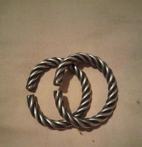 古玩雜項(xiàng)民國(guó)絞絲銀手鐲一對(duì)真品鑒賞圖