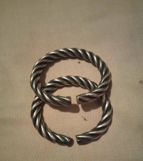 古玩雜項(xiàng)民國(guó)絞絲銀手鐲一對(duì)真品鑒賞圖