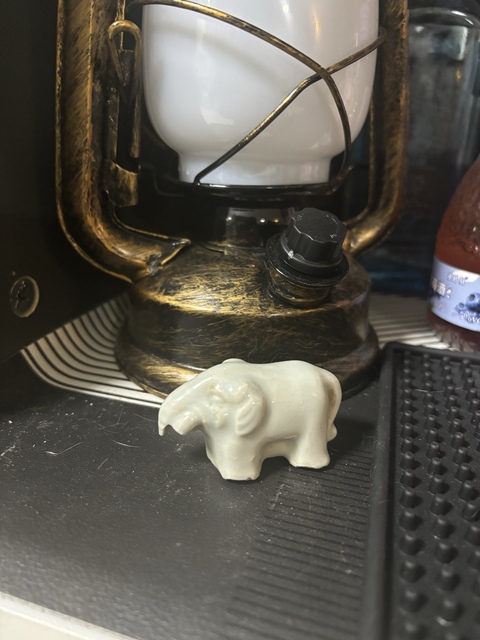 古玩陶瓷大象拍賣，當前價格10元