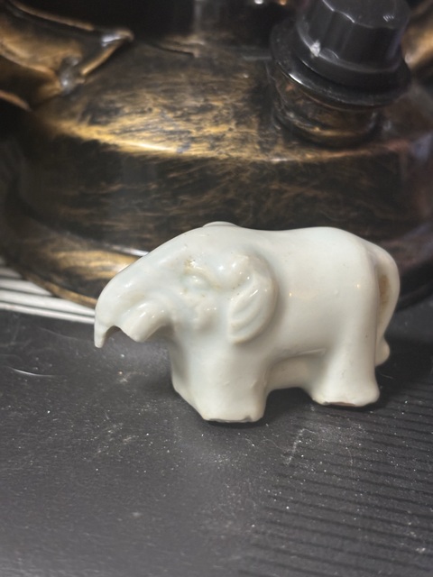 古玩陶瓷大象拍賣，當前價格10元