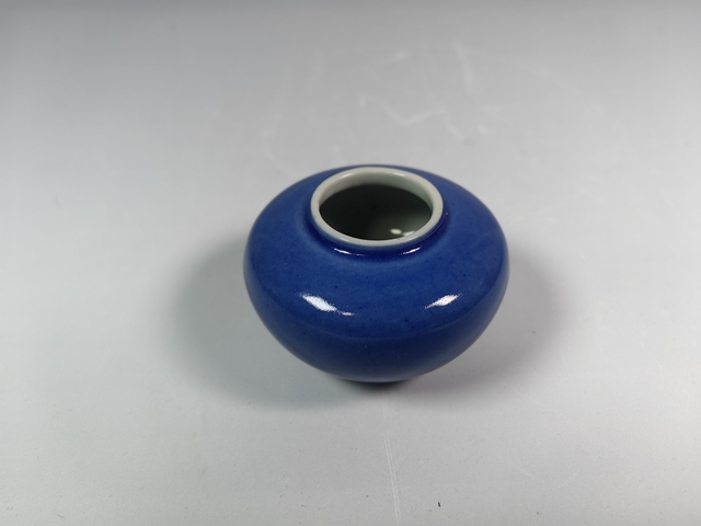 古玩陶瓷清晚祭藍(lán)釉文房水盂真品鑒賞圖