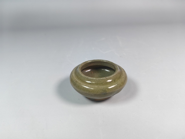 古玩陶瓷元明青釉水盂真品鑒賞圖