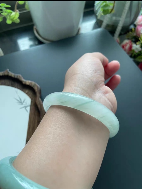 古玩玉器天山翠手鐲真品鑒賞圖