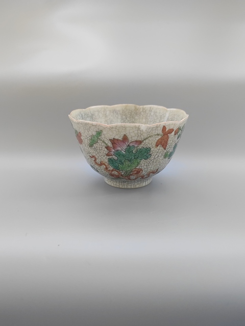 古玩陶瓷煨瓷粉彩花卉紋茶杯真品鑒賞圖