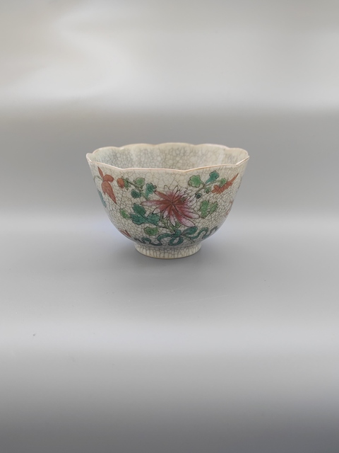 古玩陶瓷煨瓷粉彩花卉紋茶杯真品鑒賞圖