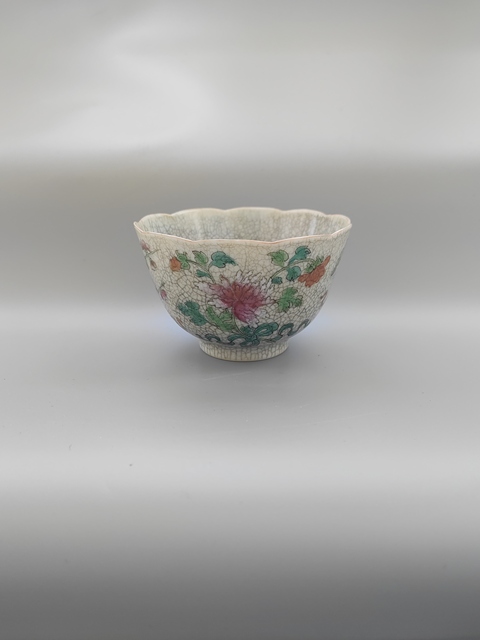 古玩陶瓷煨瓷粉彩花卉紋茶杯真品鑒賞圖