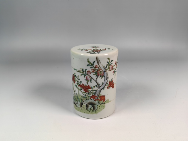 古玩陶瓷晚清民國花卉紋粉彩節盒真品鑒賞圖