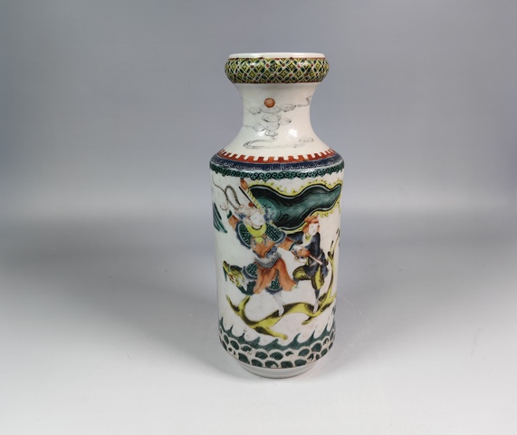 古玩陶瓷清晚軋道紋五彩哪吒鬧海人物故事紋賞瓶真品鑒賞圖