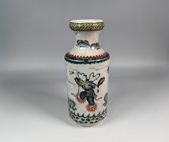 古玩陶瓷清晚軋道紋五彩哪吒鬧海人物故事紋賞瓶真品鑒賞圖