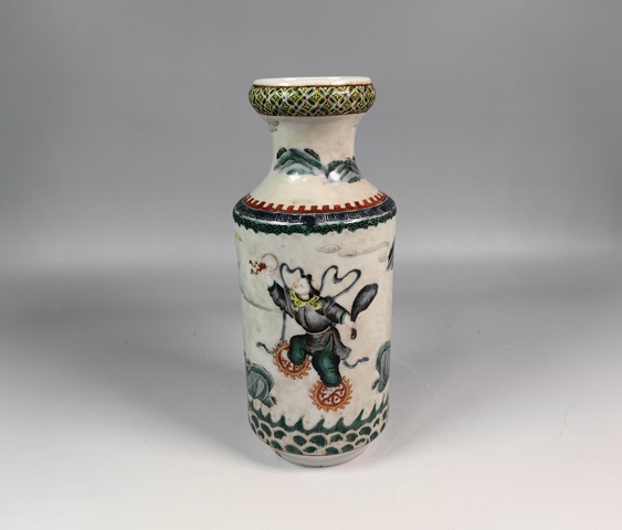 古玩陶瓷清晚軋道紋五彩哪吒鬧海人物故事紋賞瓶真品鑒賞圖