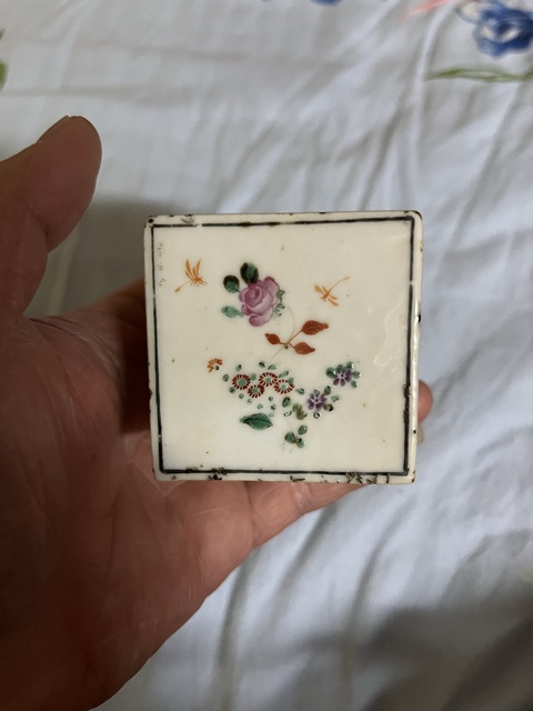 古玩陶瓷花蝶紋廣彩廚具真品鑒賞圖