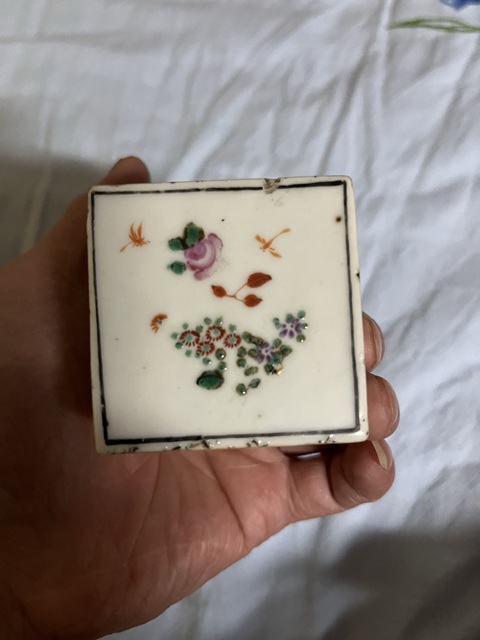 古玩陶瓷花蝶紋廣彩廚具真品鑒賞圖