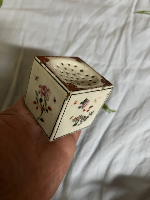 古玩陶瓷花蝶紋廣彩廚具真品鑒賞圖