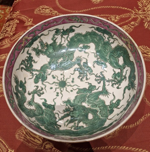 古玩陶瓷綠彩龍紋碗真品鑒賞圖