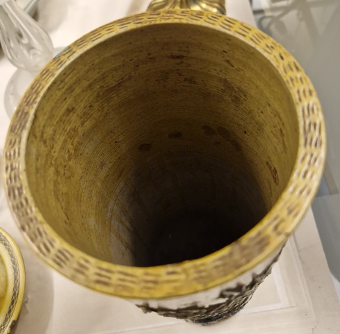古玩陶瓷喜上眉梢素三彩帽筒真品鑒賞圖