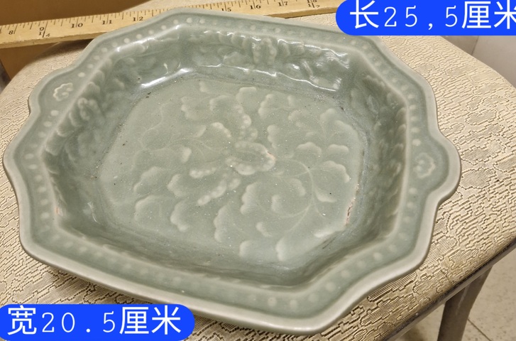 古玩陶瓷青釉印花盤真品鑒賞圖