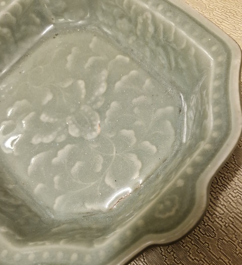 古玩陶瓷青釉印花盤真品鑒賞圖