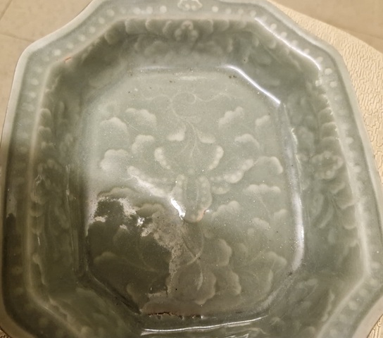 古玩陶瓷青釉印花盤真品鑒賞圖