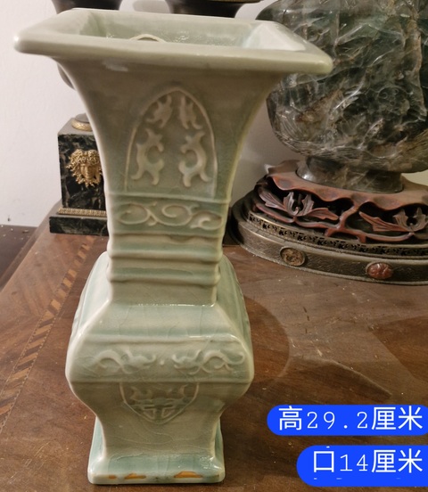 古玩陶瓷豆青釉夔龍紋四方花觚真品鑒賞圖
