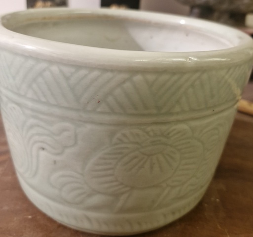 古玩陶瓷豆青釉刻花香爐真品鑒賞圖