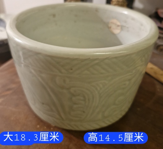 古玩陶瓷豆青釉刻花香爐真品鑒賞圖