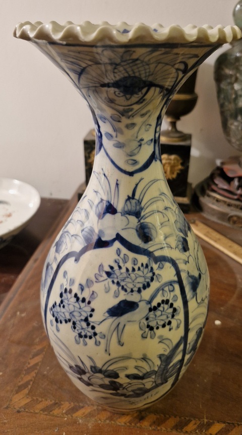 古玩陶瓷花卉紋青花瓶真品鑒賞圖