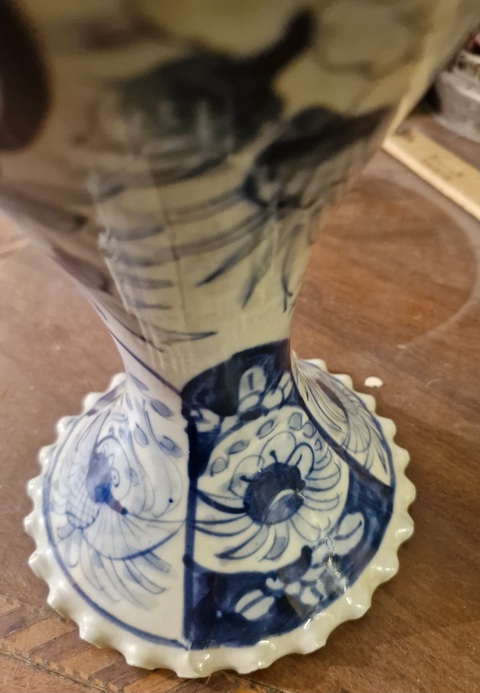 古玩陶瓷花卉紋青花瓶真品鑒賞圖