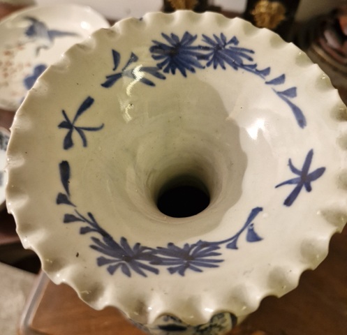 古玩陶瓷花卉紋青花瓶真品鑒賞圖