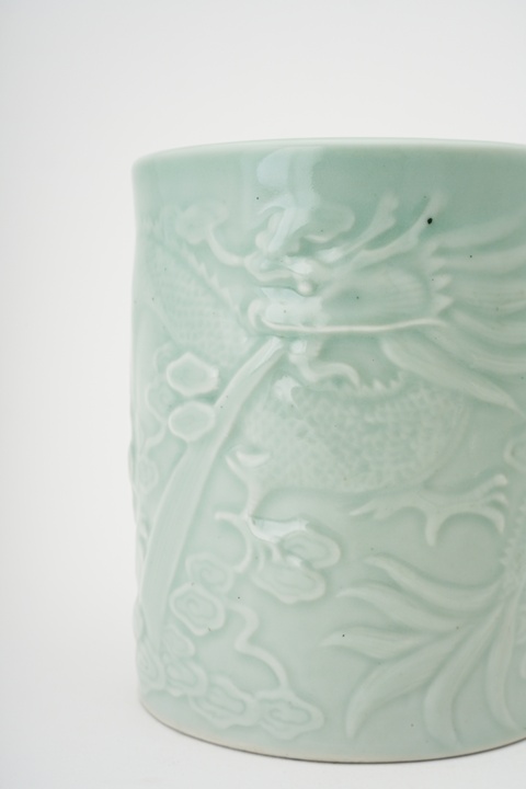 古玩陶瓷龍紋青釉筆筒真品鑒賞圖