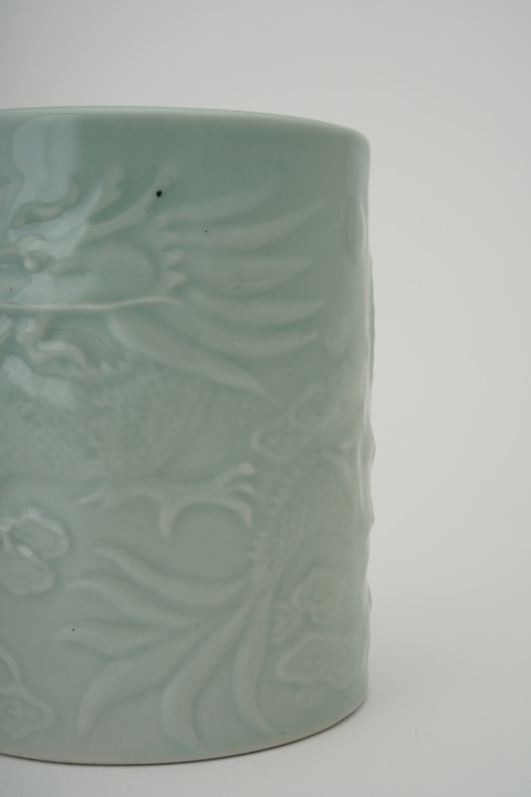 古玩陶瓷龍紋青釉筆筒真品鑒賞圖
