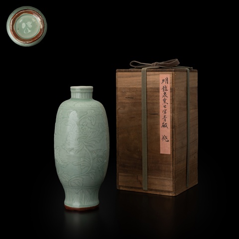 古玩陶瓷龍泉窯青釉瓶真品鑒賞圖