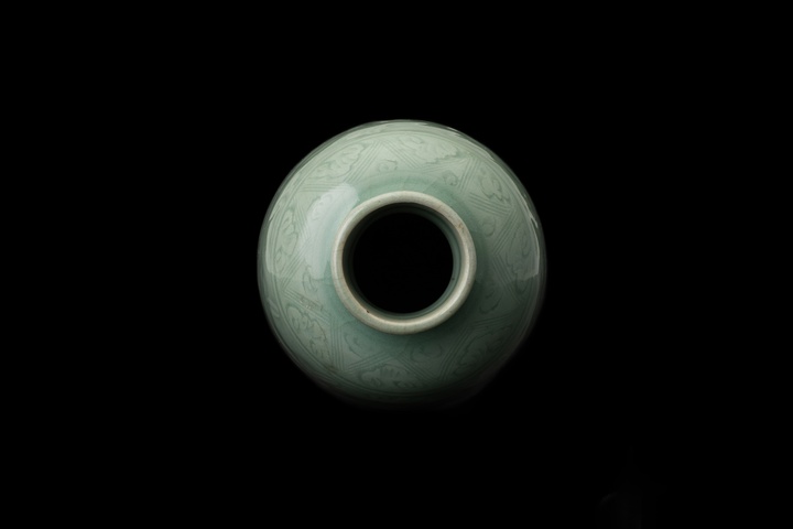 古玩陶瓷龍泉窯青釉瓶真品鑒賞圖